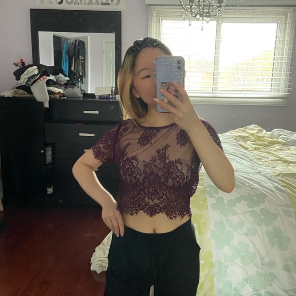 Xs Forever 21 Purple Lace Short Sleeve Cropped Top - Picture 3 of 3